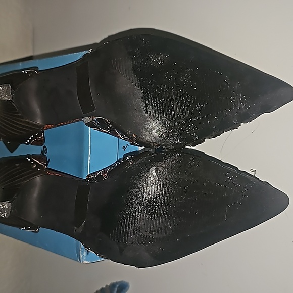 Pumps - Picture 6 of 7